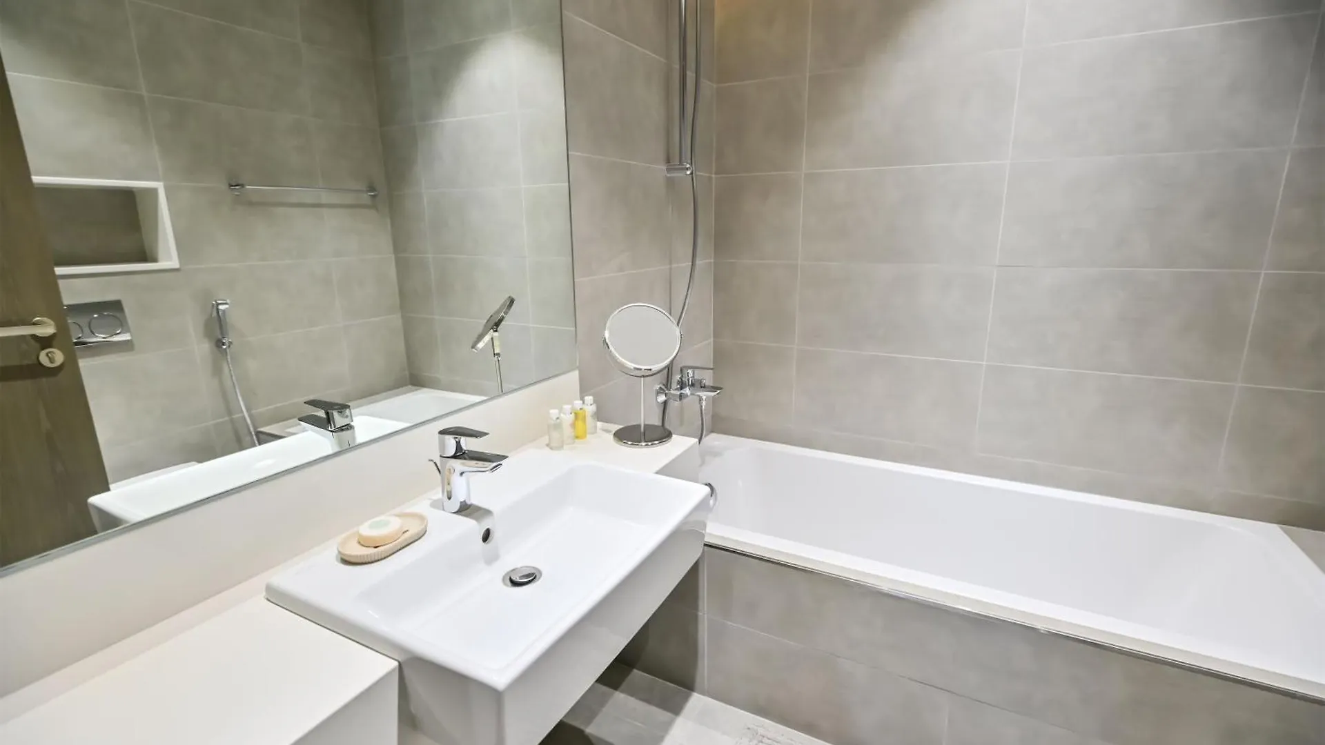 1Br Escape By The Lagoon In District One Meydan Dubai United Arab Emirates